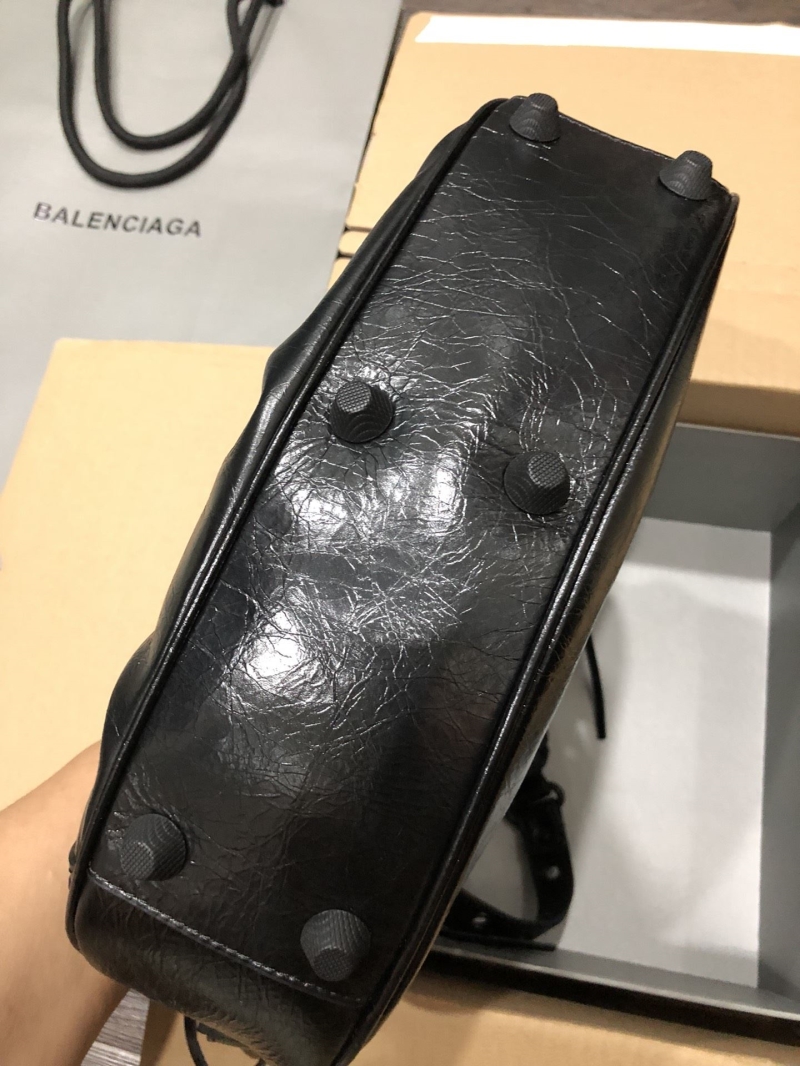 Ba1en*iaga le cagole bags